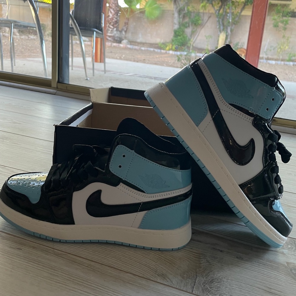 Jordan 1 BLUE CHILL
